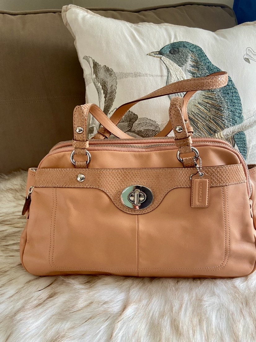 Vintage COACH Penelope Turnlock Coral Leather Satchel Shoulder Bag