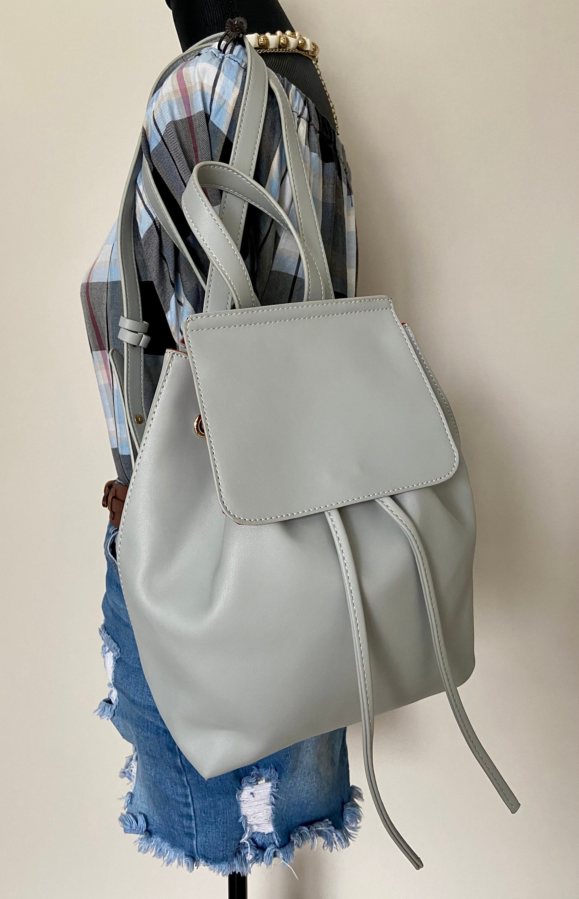 Vintage TURA Gray Faux Leather Backpack Daypack Shoulder Bag  display picture 1