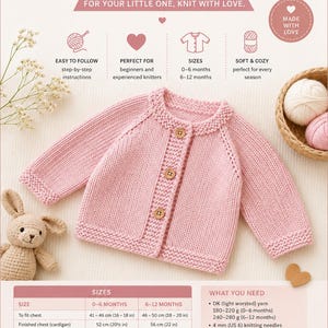 Può includere: Un cardigan rosa per neonati lavorato a maglia con bottoni in legno. Il modello include taglie per 0-6 e 6-12 mesi. Il testo recita "Baby Cardigan" e "Knit with love. Made with care."