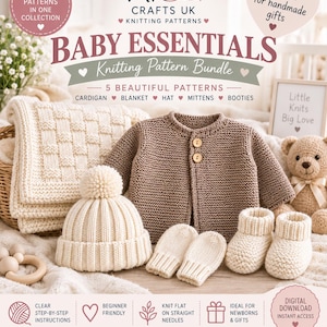 Può includere: Un set di modelli per maglieria intitolato Baby Essentials che include cinque modelli: un cardigan marrone con due bottoni in legno, una coperta color crema, un berretto a coste con pon pon, muffole e scarpine. Il testo include MK Crafts UK, 5 Patterns in One Collection e Little Knits Big Love.