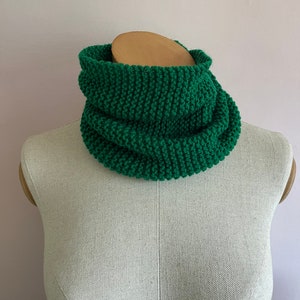 Hand made knitted snood emerald