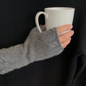 Toasty Cashmere Mitts - Knitting Pattern