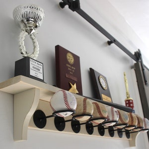 Présentoir de baseball, étui, support, support, cadeau pour entraîneur de baseball, joueur, étagère pour trophées, décoration murale de baseball, anniversaire de baseball, déco de Mancave de baseball Holds 8 BBLLS - Wht