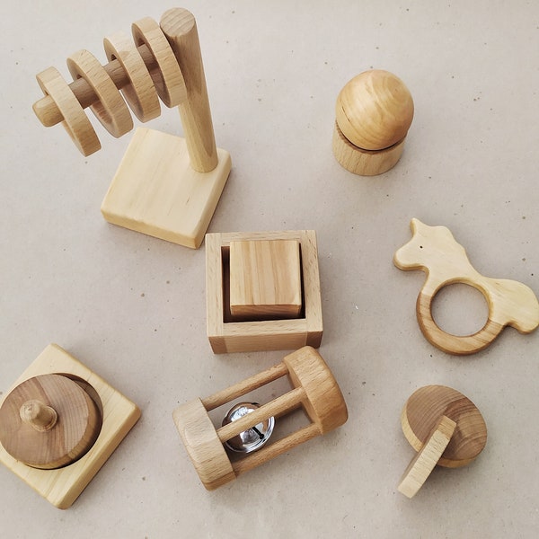 7 Stück Montessori Baby Set, Motorentwicklung Set, Montessori 4-8 Monate, 8-12 Monate, Holz Interlocking Scheiben, Glockenzylinder, Rassel, Blöcke