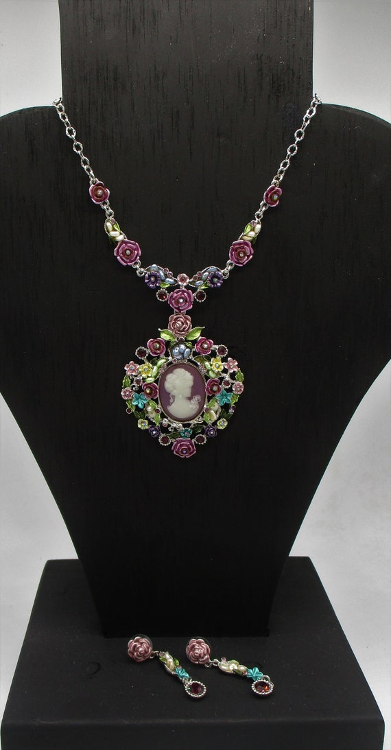 Beautiful  Cameo Necklace With Matching Earrings