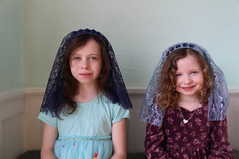 Mid Length Girls Headband Veil Flower embellishment Various Color Options chapel veil, mantilla, Catholic, head covering Bild 4