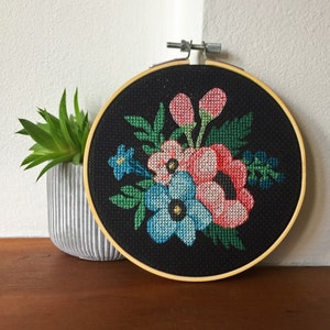 DIY Hand Embroidery Kit Houseplants Beginner Starter Embroidery Kit on  Indigo Linen Craft Kit for Adults or Mother's Day Gift 