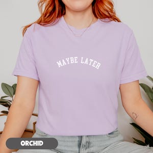 Sarcastic Mom Shirt, Mom Humor Tee, Overstimulated Mom Tshirt, Funny Exhausted Teacher Gift, Minimal Comfort Colors Tee, Unisex Relaxed Fit Bild 4