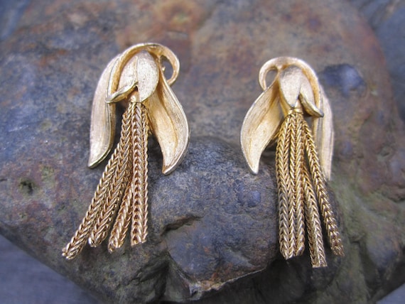 Elegant Gold Tassel Clip On earrings