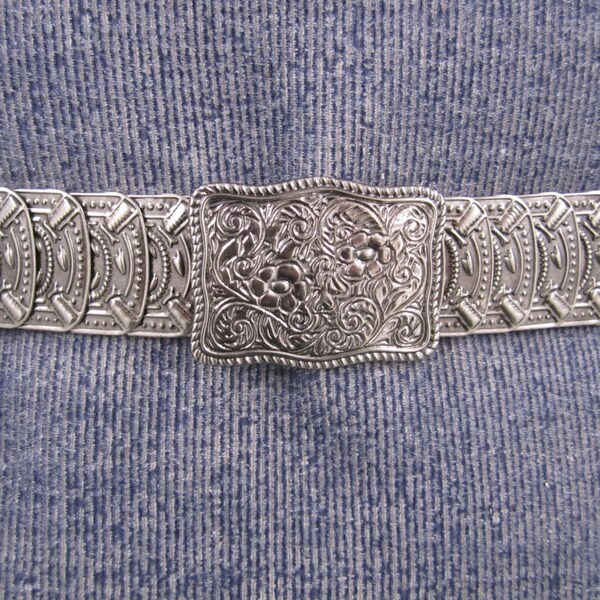 Vintage Dark Silver Metal stretch fish scale belt with a floral design buckle