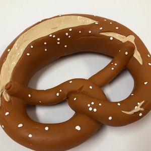 Quitsch-&quot;Breze&quot;, Spielzeug, Hund, Deko, Laugenbreze, Gummi, Geschenk, Idee, Quitsch, Oktoberfest, Bier, Quitschbreze, Bayrisch