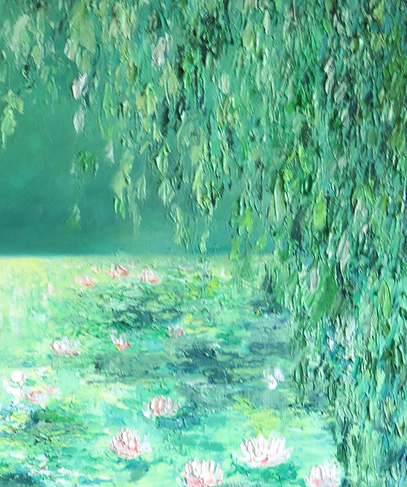 Puede incluir: Una pintura de un estanque con nen&uacute;fares y follaje verde. Los nen&uacute;fares son rosados y blancos y el follaje es de un verde vibrante.
