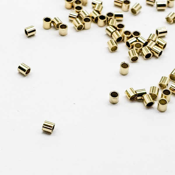 14k Gold gefüllte Crimp Perlen 2mm x 2mm, werden in Packungen mit 50 Stück verkauft, Masseneinsparungen verfügbar !!