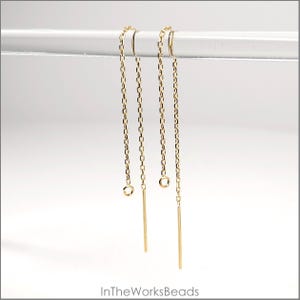 Könnte beinhalten: Drei goldene Ketten-Ohrring-Findings mit einem Sprungring oben und einem geraden Draht unten. InTheWorksBeads ist unter dem Bild gedruckt.