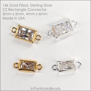 Könnte beinhalten: Vier rechteckige CZ-Verbinder, zwei goldgefüllte und zwei aus Sterlingsilber. Jeder Verbinder hat einen klaren, rechteckigen Edelstein mit einer Schlaufe an jedem Ende. Der Text auf dem Bild lautet: 14k Gold Filled, Sterling Silver CZ Rectangle Connector 3mm x 5mm, 4mm x 6mm Made in USA.