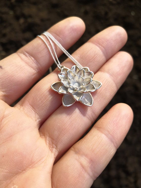 Collar de esmeralda joyería Lotus de - Etsy España