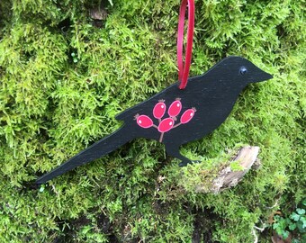 Raven/crow with rosehip design.
