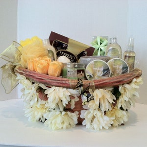 Gift Basket, Valentine's Spa Gift Basket, Mother's Day Gift Basket, Thank You Gift Basket, Gourmet Gift Basket,