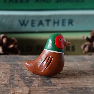 By the Shed Pheasant Game Bird Pin Badge - Green Brown - Birds, Countryside, Shooter Gift Present, Game Shoot Shooting - Tie Pin, Brooch