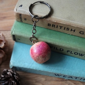 By the Shed Swede Sleutelhanger - Groente - Raap - Rutabaga - Neep - Volkstuin Perceel - Vegetarisch - Tuincadeau - Eigenzinnig - Sleutelhanger, Charme
