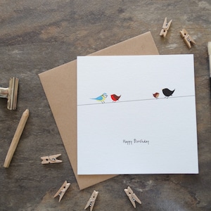 Por el cobertizo - Tarjeta de felicitaciones de cumpleaños - Pájaro en un alambre - Pájaros del jardín, Observación de aves, Teta Azul, Robin, Pájaro Negro, Wren - Jardineros, Vida Silvestre
