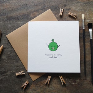 Junto al cobertizo - Bienvenido al mundo Little Pea - Tarjeta de felicitación para bebé recién nacido - Nacimiento, pequeño, vaina de guisante, bebé niña niño unisex, dos guisantes