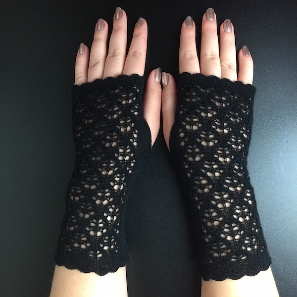 Stunning 100% Pure cashmere lace fingerless gloves. Col. black