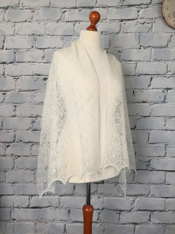 Stunning 100% Pure Wool Lace Shawl Scarf Col: Ivory