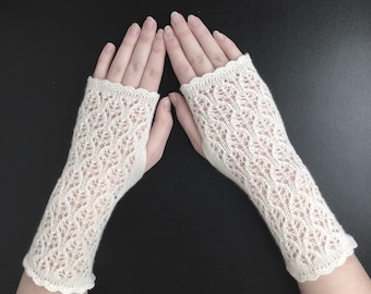 Stunning 100% Pure cashmere lace fingerless gloves. Col: Cream