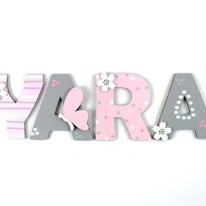 Letras de madera mariposas rosa