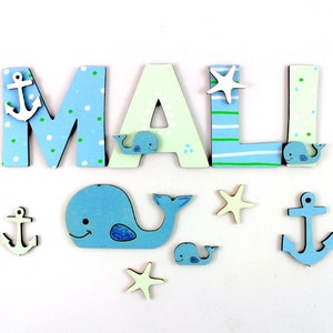Letras de madera puerta habitación infantil ballenas