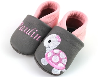 Crawling shoes with names