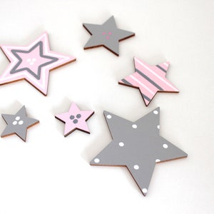 Gran juego de estrellas a juego con letras de madera.