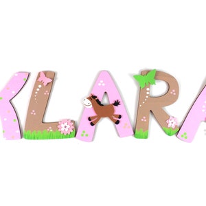 Letras de madera puerta habitación infantil caballos ponis