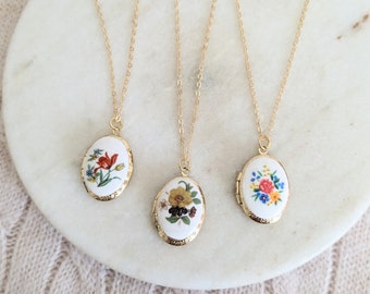 Small Vintage Flower Cameo Locket, Colourful Roses White Cameo, Floral Bouquet, Vintage Inspired, Gold Layering Locket, Personalised Initial