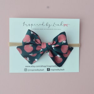 Apples Hair Bow for Girls. Apples Back to School Bow. Apples Serged Bow. Apples Headband for Girl. Back to School Bow.