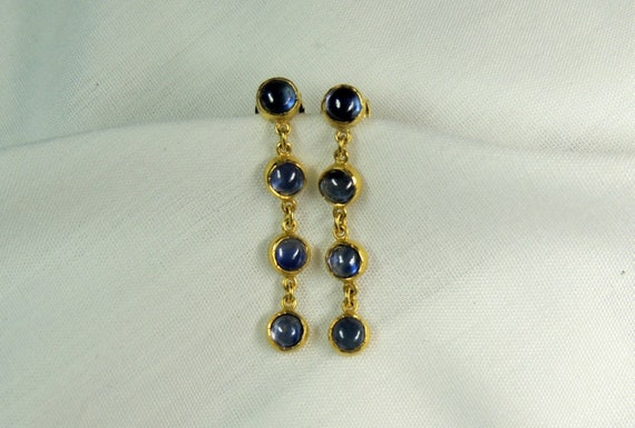 Sexy Dangling Cabochon Blue Sapphire Earring.
