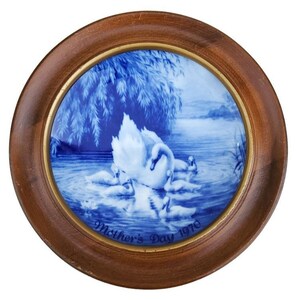 Swans Plate Royale Blue Delft Color Winter China Mothers Day 1970 Wood Frame M6 image 1