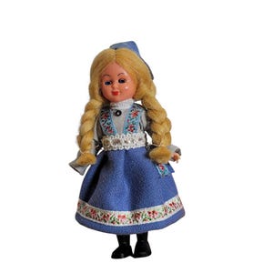 Vintage Dutch Danish Norway Blonde Folk Dress Sleeping Eyes Open/Close  Doll M34