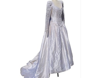 1980's Sequenced Wedding Dress Long Sleeve Sweetheart Train Satin White Size 6/8