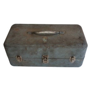 Vintage My Buddy fishing tackle box — Kitsch, please!