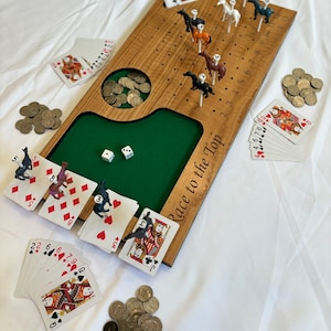 Handgemaakte houten partygame Horse Races! Race To The Top, kaart- en paardenspel, eenvoudig en leuk gezelschapsspel