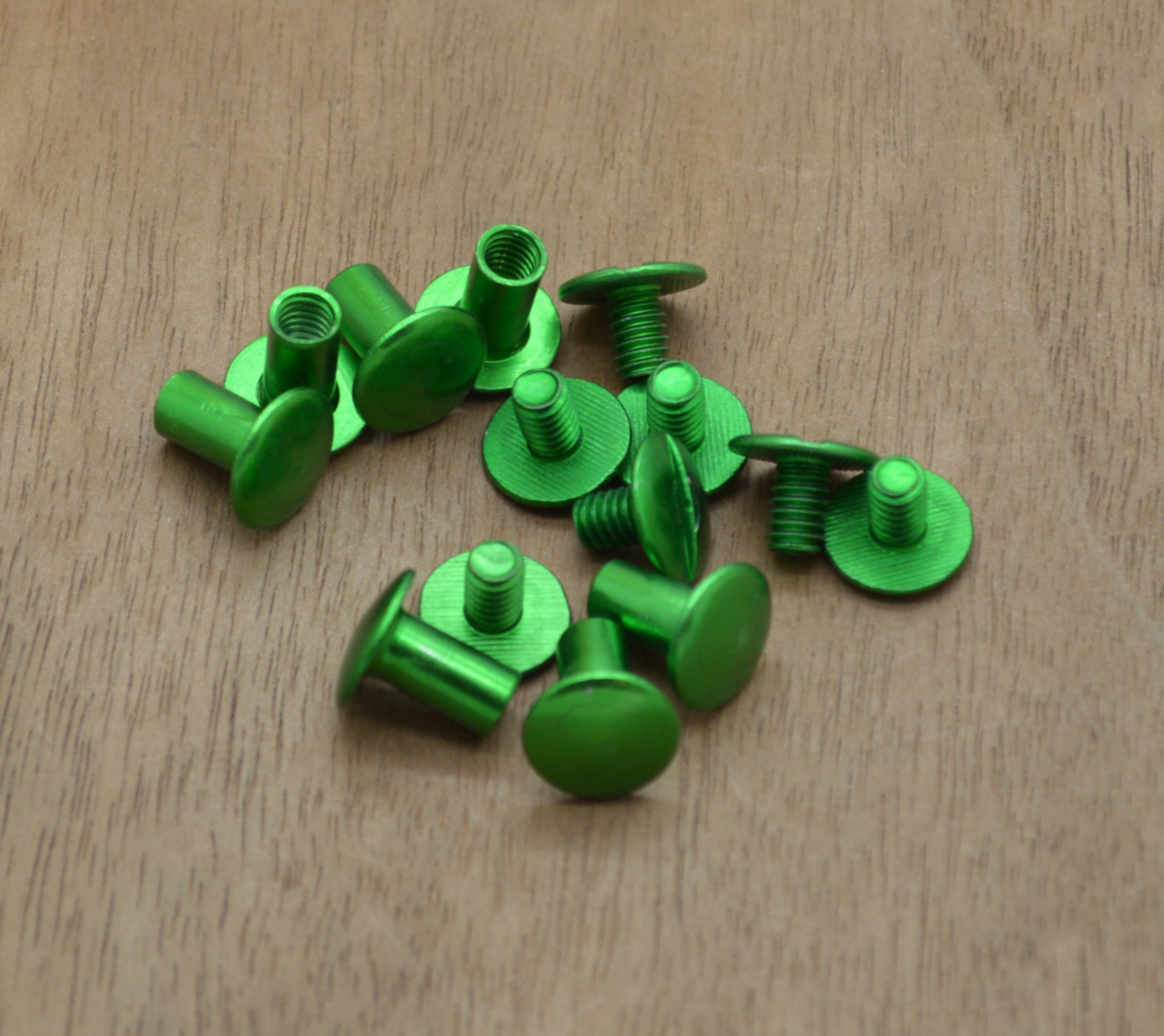 Rivets for labels - Screw on rivets for cork and leather labels