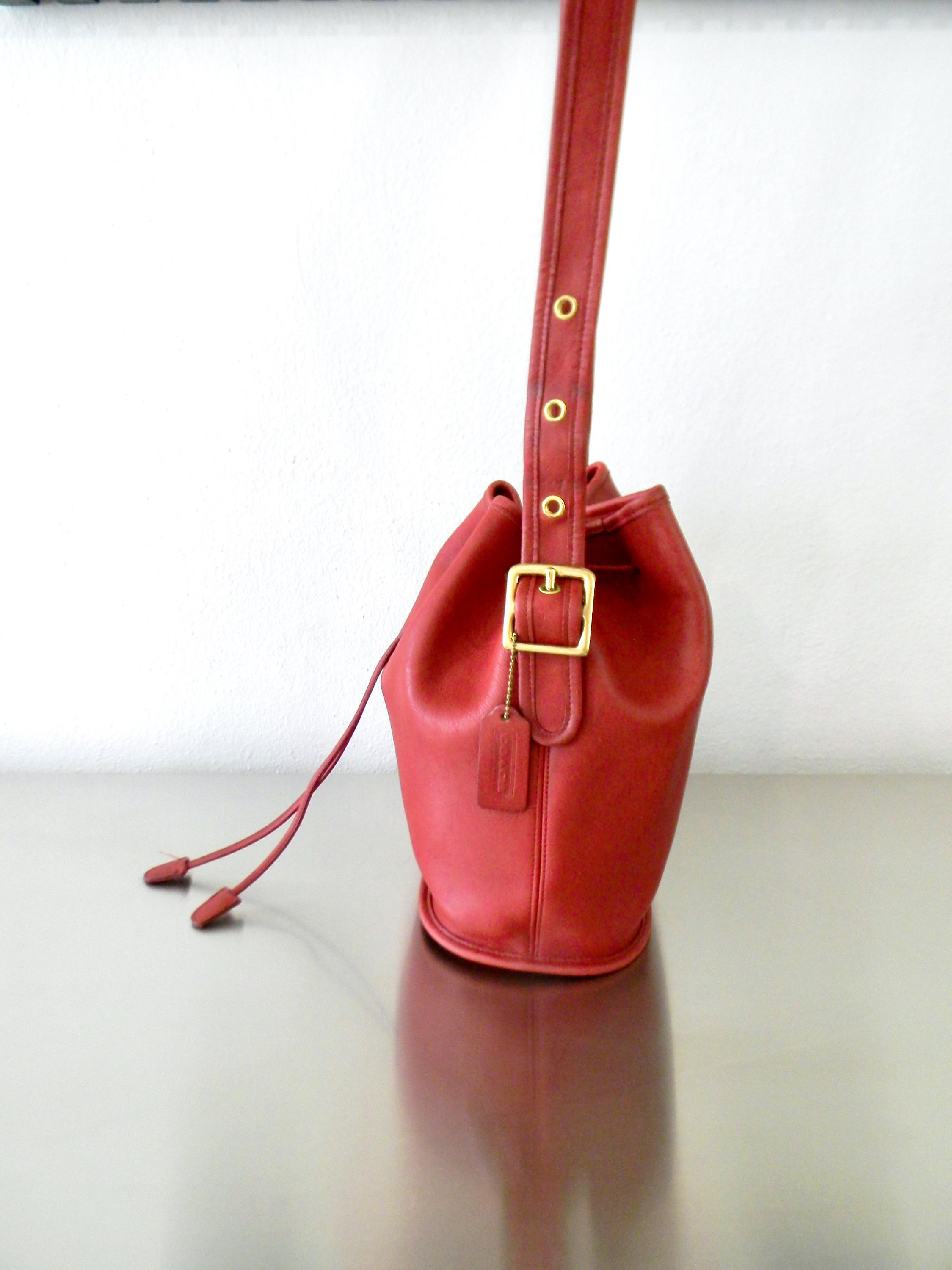 バッグ Vintage Coach Lula's Legacy Red Leather Vintage Red Leather Coach Classic Lula's Legacy Bag