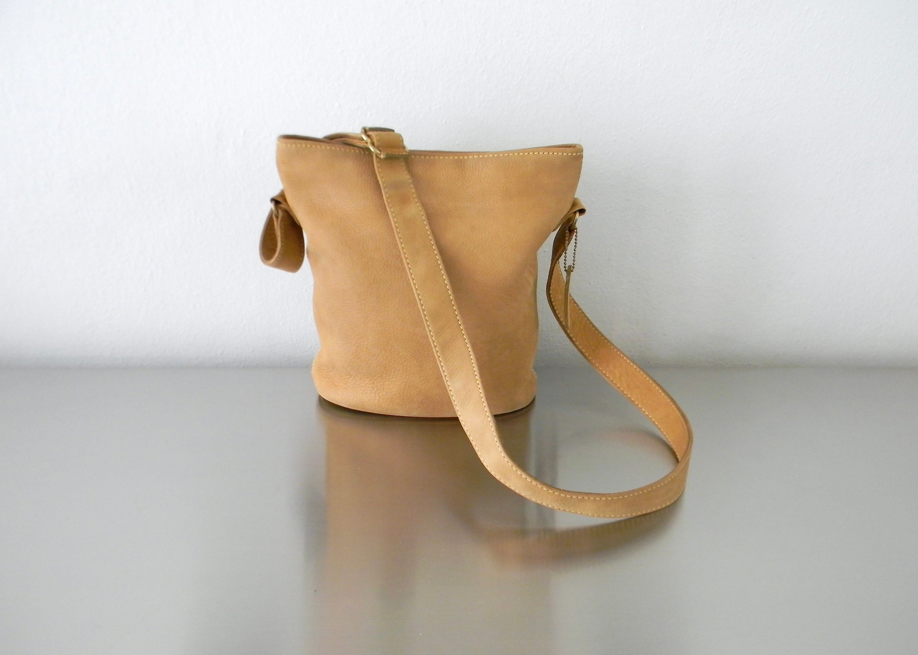 Vintage Coach Limited Edition Chamois Small Bucket Zip Nubuc Vintage Coach Limited Edition Chamois Small Bucket Zip Nubuc