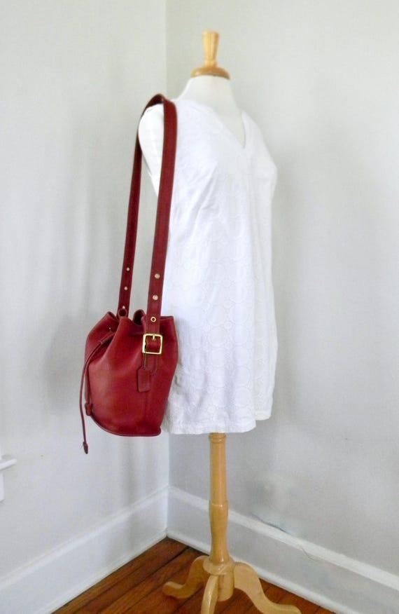 バッグ Vintage Coach Lula's Legacy Red Leather Vintage Red Leather Coach Classic Lula's Legacy Bag