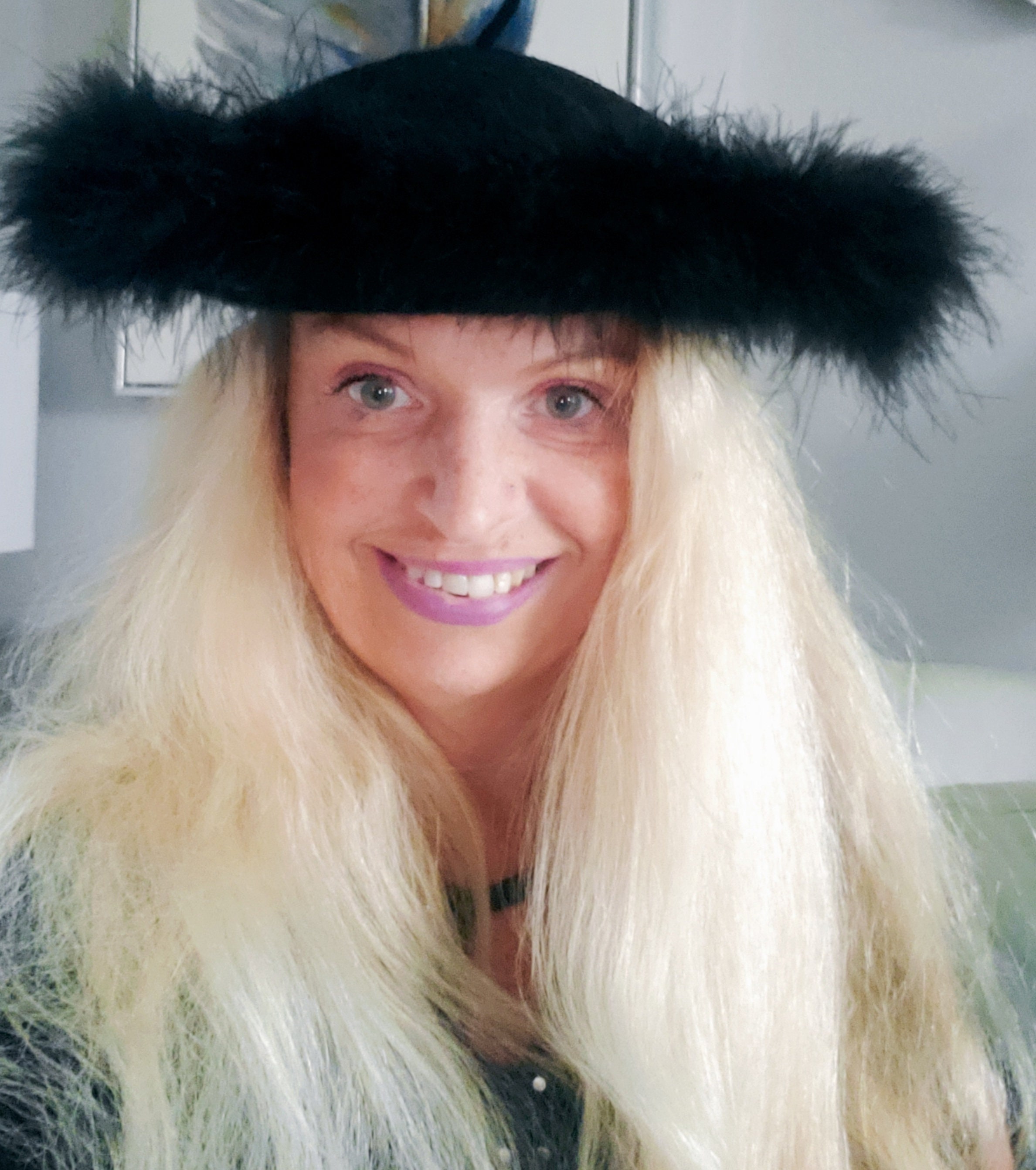 Black Feather Hat. Vintage Felt Wool 