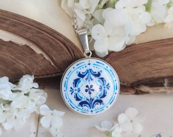 Painted porcelain necklace with Azulejo, pendant blue portuguese tiles, gift ideas for traveler, spain lover gift, best gift for women