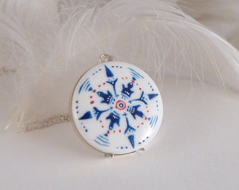 Azulejo, collar de porcelana pintado a mano con azulejo azul portugal, joyería de regalo boho, regalo amante de España, pequeña pintura de arte, regalo para artista