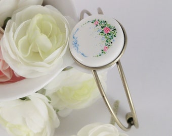 Porcelain hand-painted bracelet with roses, gift for flower lover, unique summer jewelry, gift for gardener, ceramic pendant handmade
